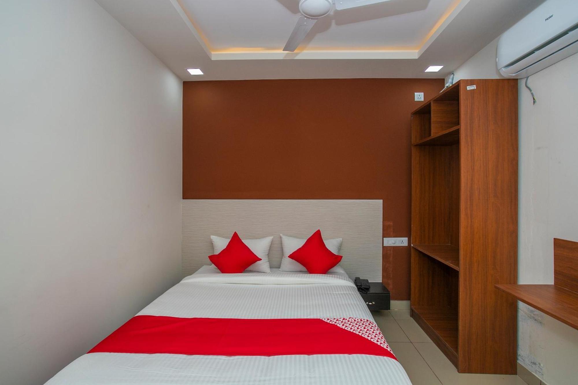 Hotel O Varcity Phi Premium Pavilion ,Above Hdfc Bank ,Near Anjaneya Temple Madiwala, Hosur Main R Bangalore Exterior photo