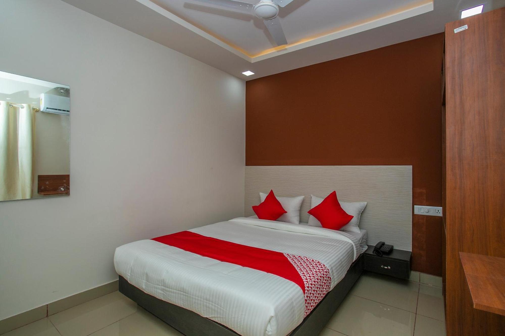 Hotel O Varcity Phi Premium Pavilion ,Above Hdfc Bank ,Near Anjaneya Temple Madiwala, Hosur Main R Bangalore Exterior photo
