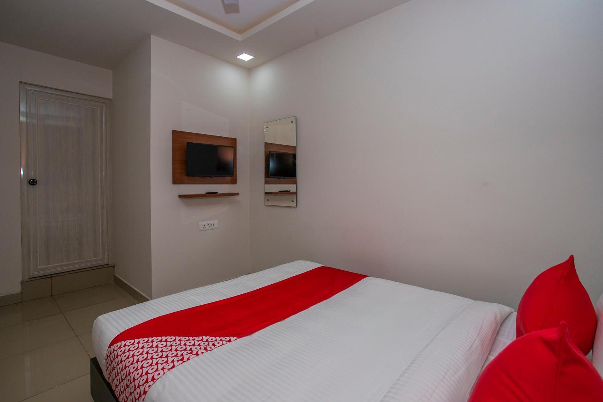 Hotel O Varcity Phi Premium Pavilion ,Above Hdfc Bank ,Near Anjaneya Temple Madiwala, Hosur Main R Bangalore Exterior photo